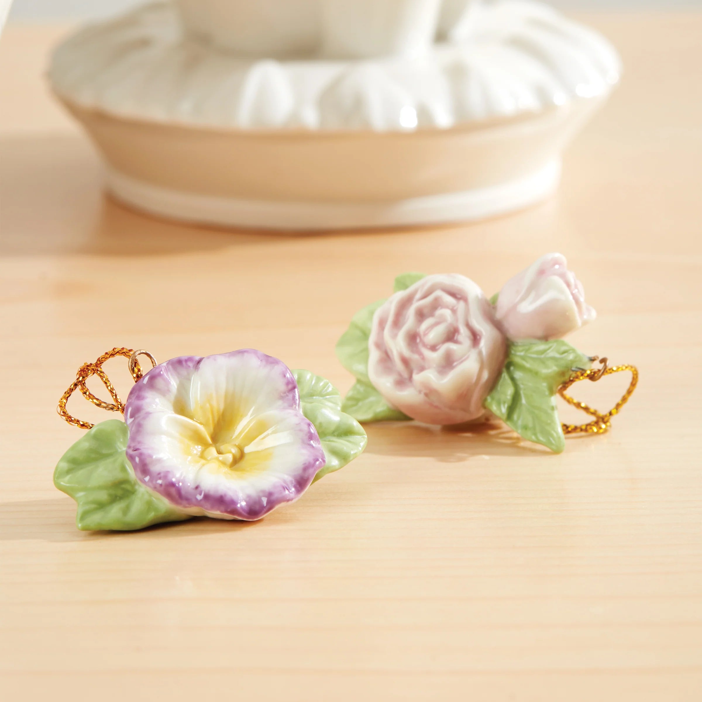 celebrate flowers 10-piece ornament set