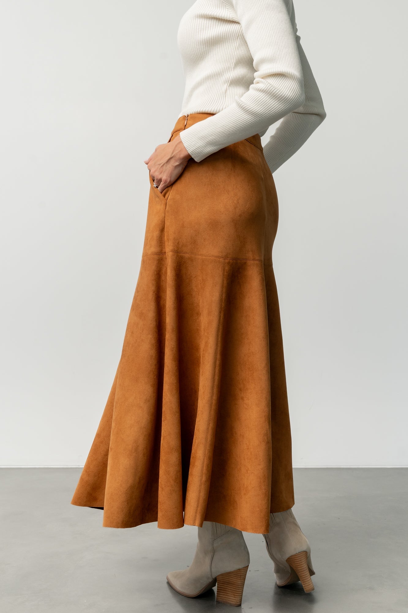 tona faux suede skirt | camel