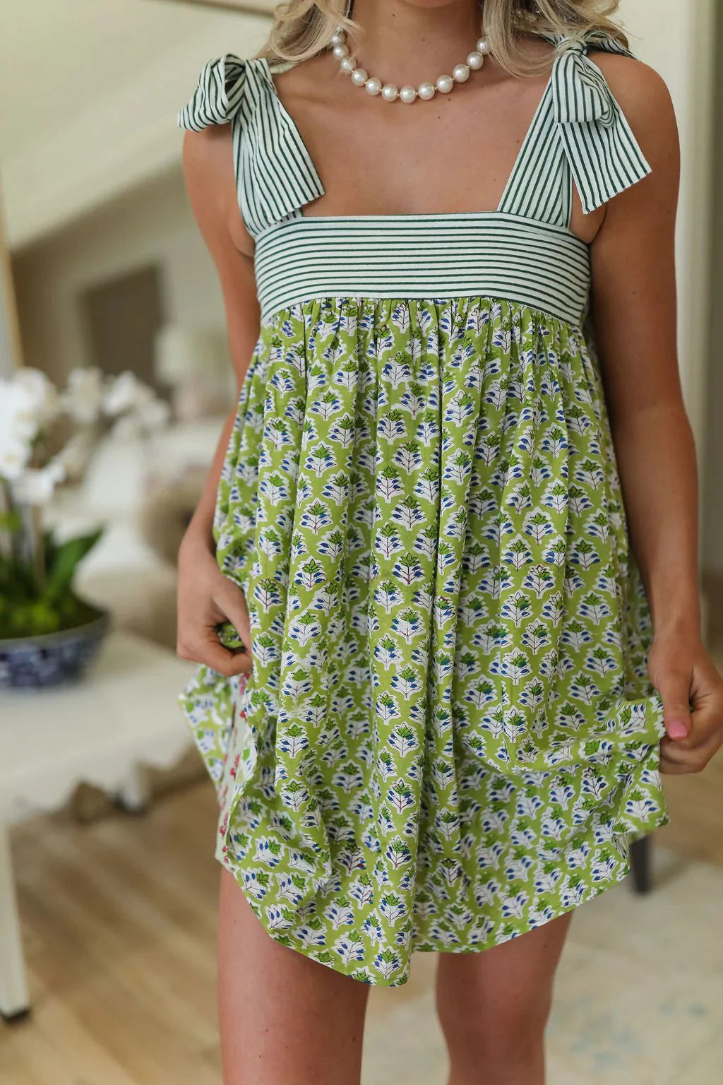 Nea | Short floral dress with straps